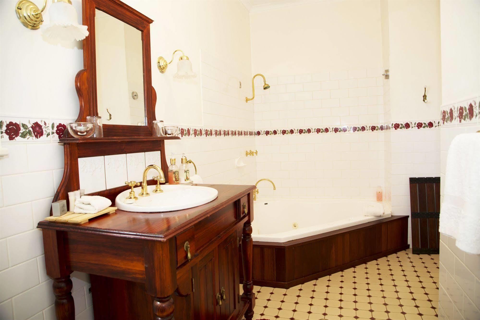 Rosebridge House Bed & Breakfast Adult Retreat Gooseberry Hill Екстер'єр фото
